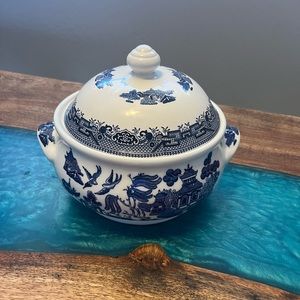 Blue willow soup server